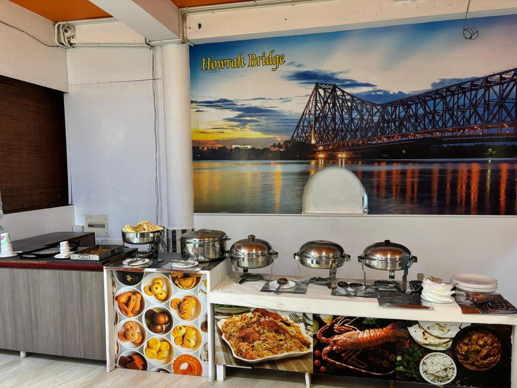 The Tamarind Tree Hotel & Restaurant Shadipur エクステリア 写真