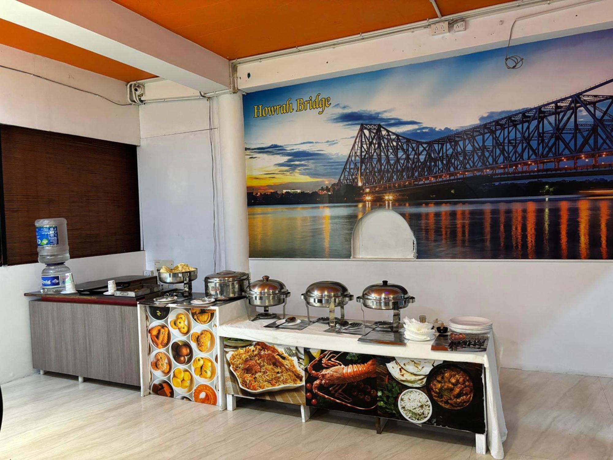 The Tamarind Tree Hotel & Restaurant Shadipur エクステリア 写真