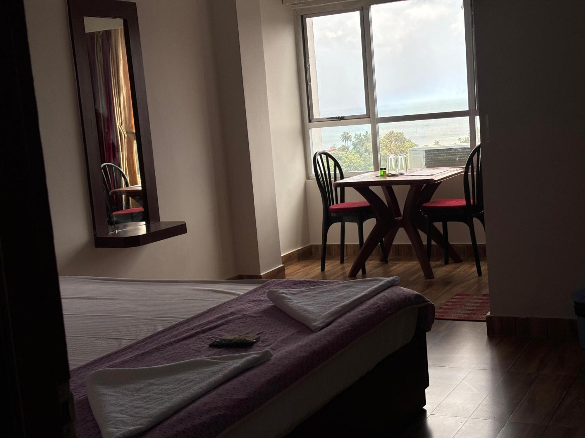 The Tamarind Tree Hotel & Restaurant Shadipur エクステリア 写真