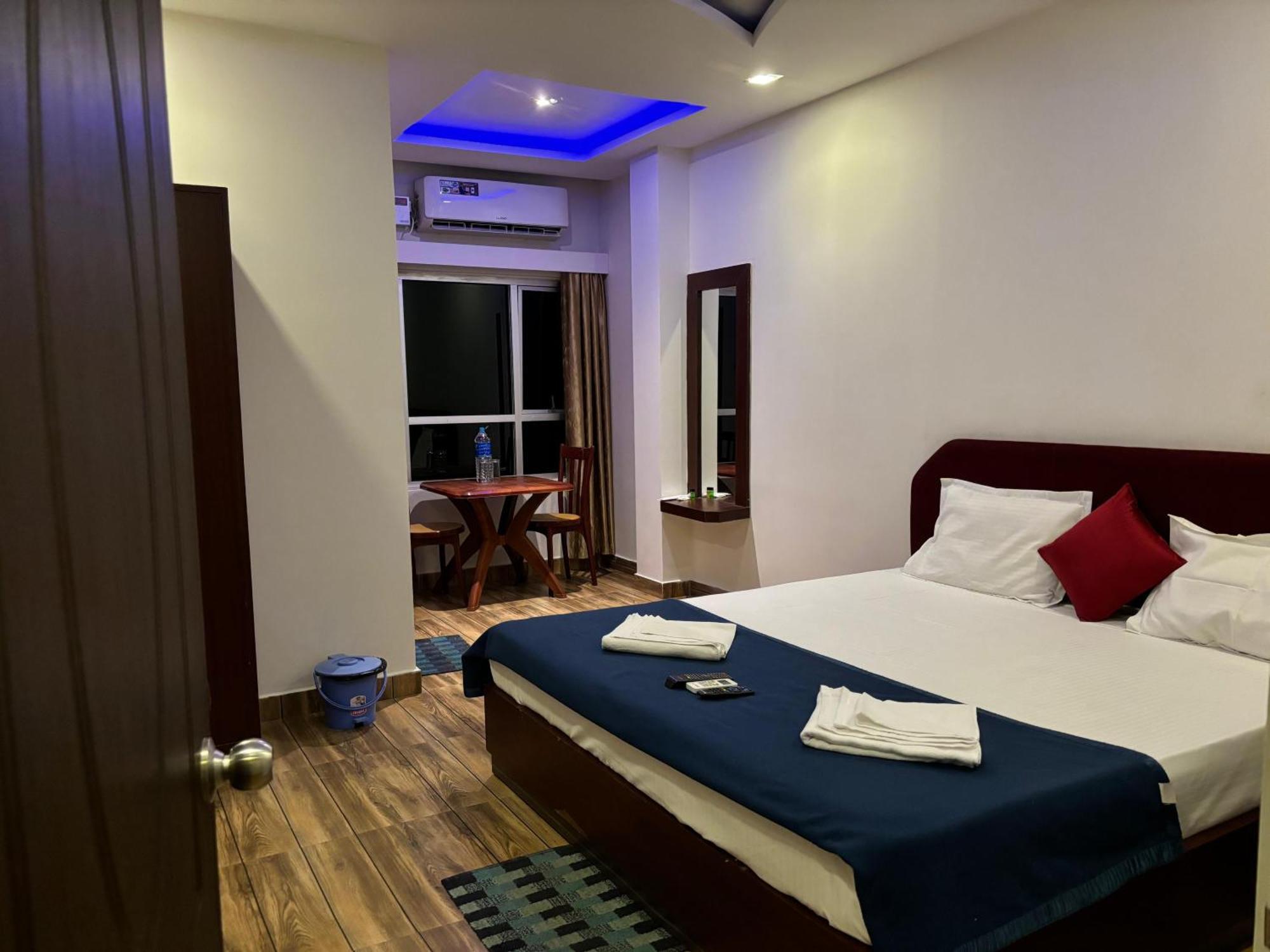 The Tamarind Tree Hotel & Restaurant Shadipur エクステリア 写真