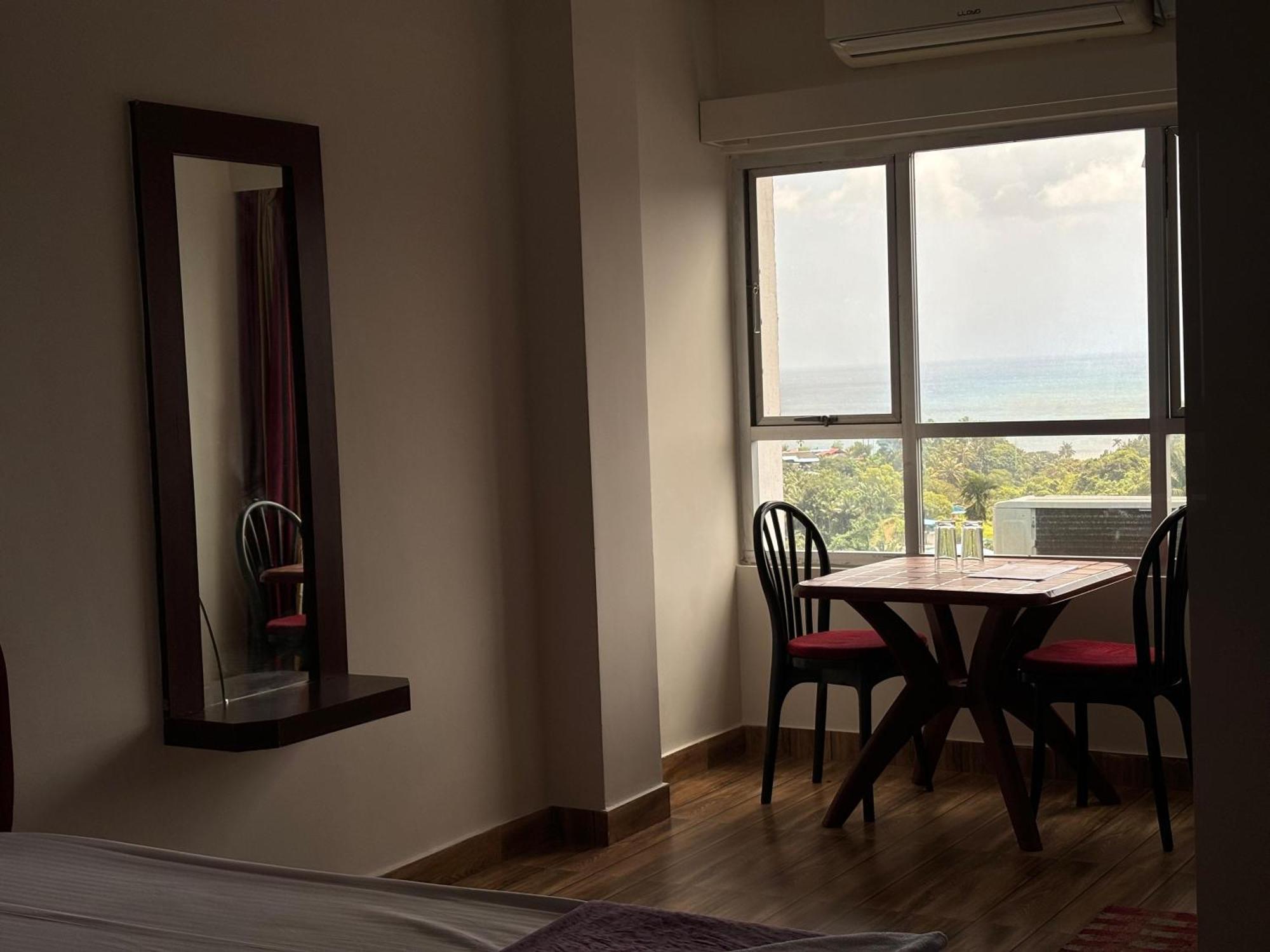 The Tamarind Tree Hotel & Restaurant Shadipur エクステリア 写真
