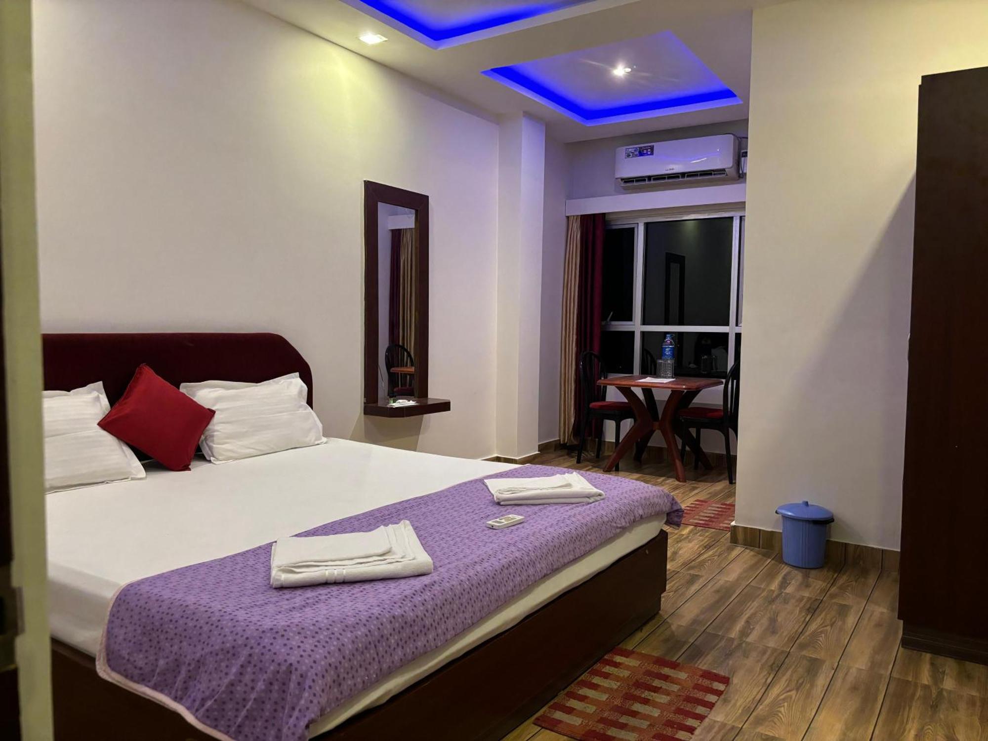 The Tamarind Tree Hotel & Restaurant Shadipur エクステリア 写真