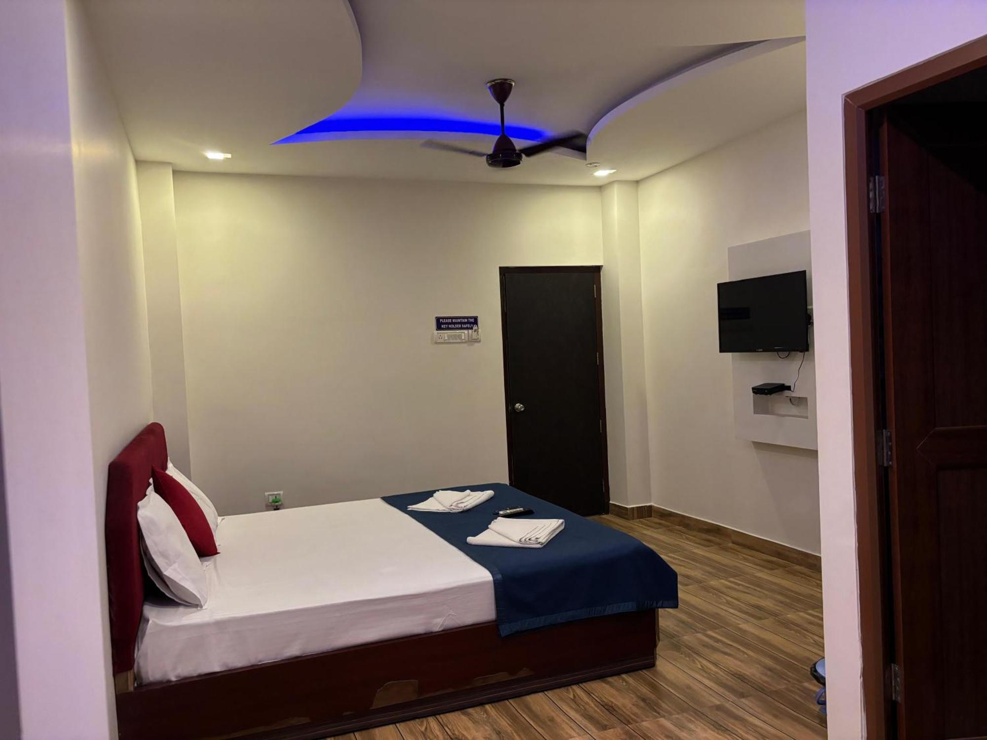The Tamarind Tree Hotel & Restaurant Shadipur エクステリア 写真